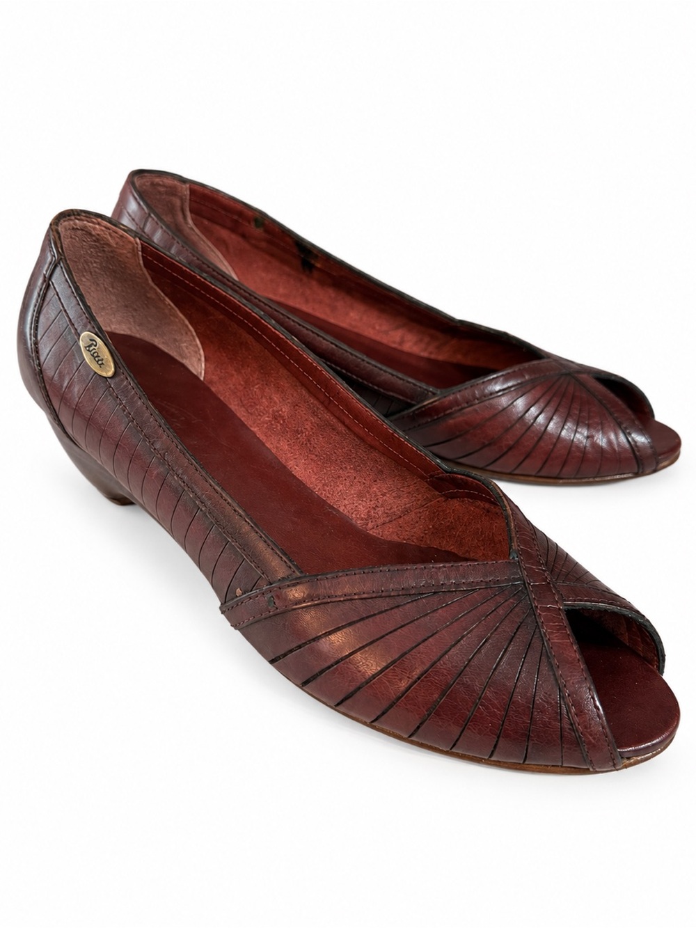 Vintage early 80s Bass peep toe wedge kitten heels, burgundy. Shell toe.